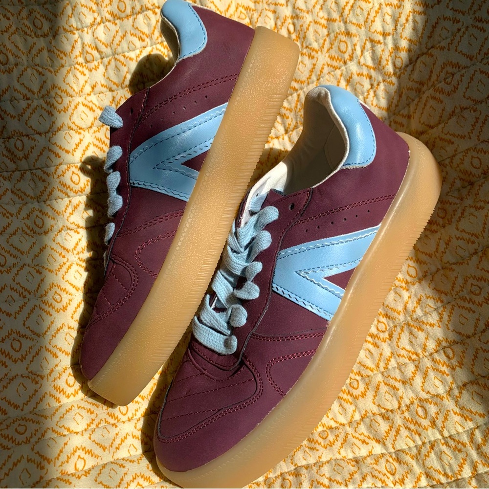 MIA Archie Sneaker Burgundy & Light Blue Casual Everyday Shoes Sneakers size 6 - Picture 2 of 7